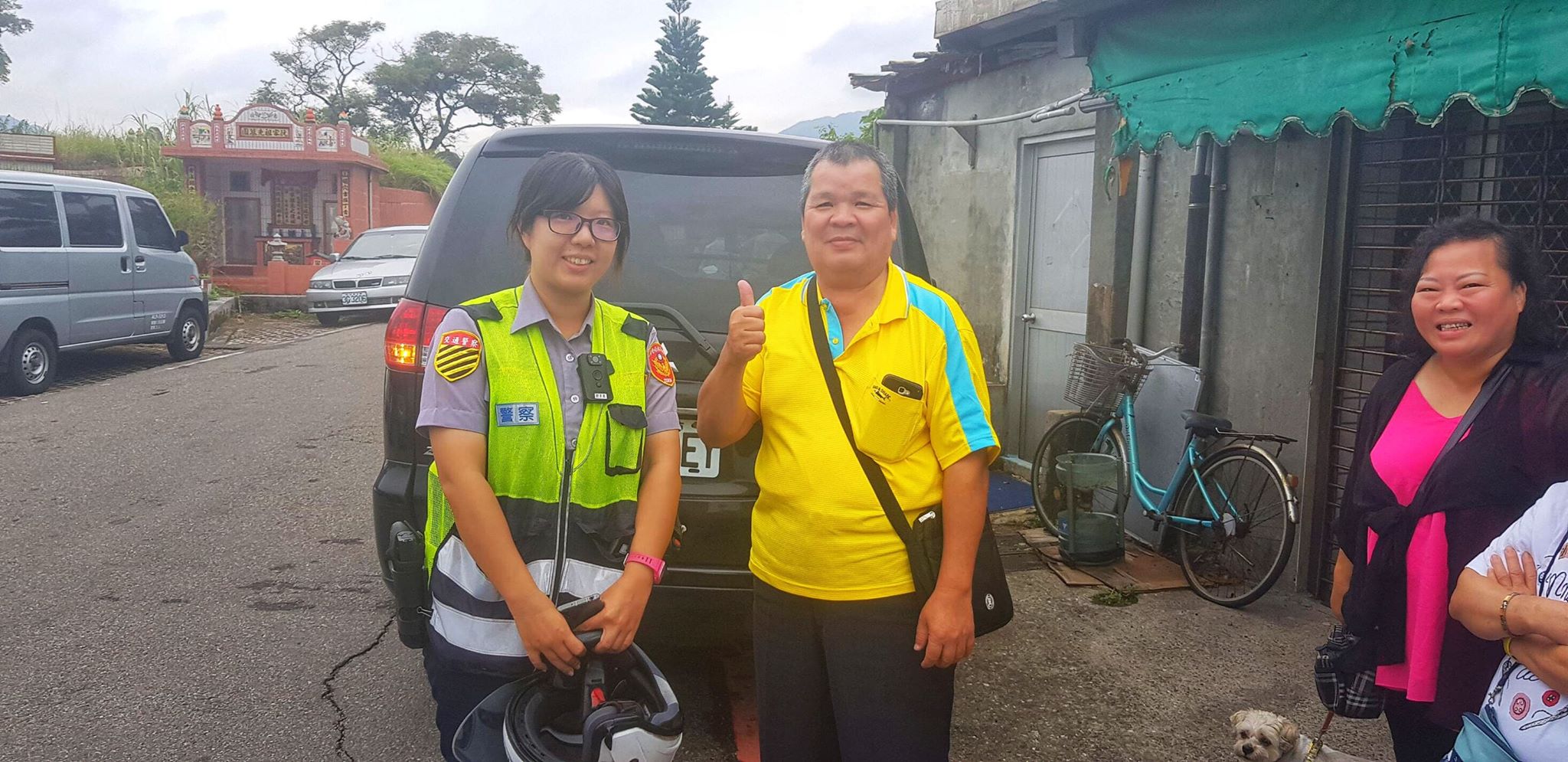 無法入檔顧路等救援　金山警路過推車解圍